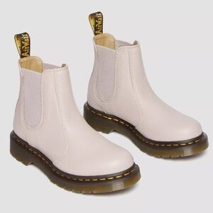 DR.MARTENS 2976 WOMEN'S LEATHER CHELSEA BOOTS in VINTAGE TAUPE — Virginia